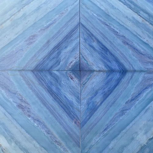 Vier-Naturstein-Rohplatten-aus-Azul-Imperial-spiegelbildlich-poliert